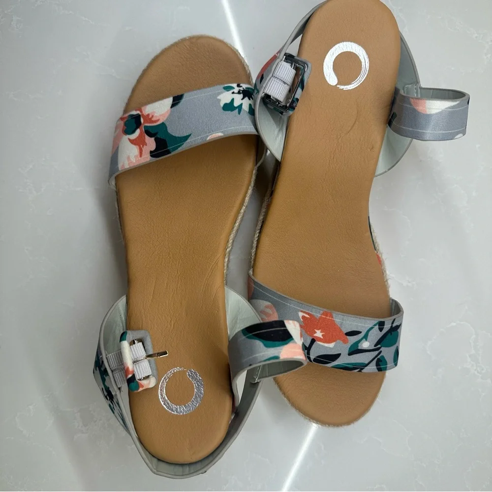 Journee Collection Valentina Floral Platform Wedge Sandals Size 9 Grey